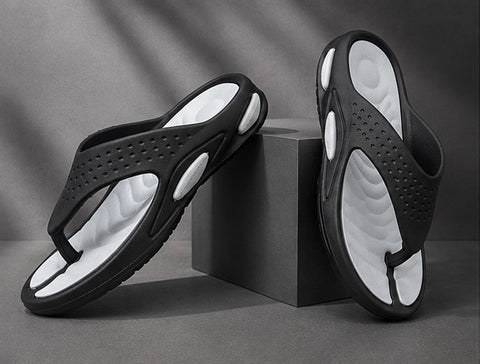 Voolio Men’s Black & White Comfort Flip Flops